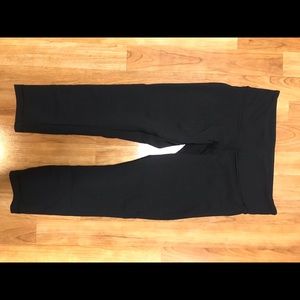 Lululemon size 6 black wunder under crop